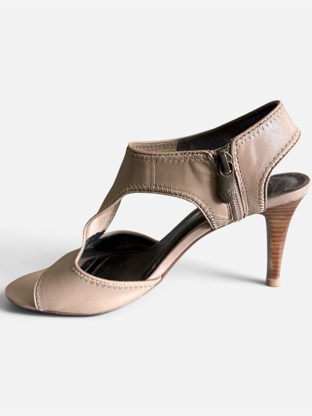 Adrienne Vittadini Shannon Camel Leather T-Strap Heeled Sandal Size 8.5